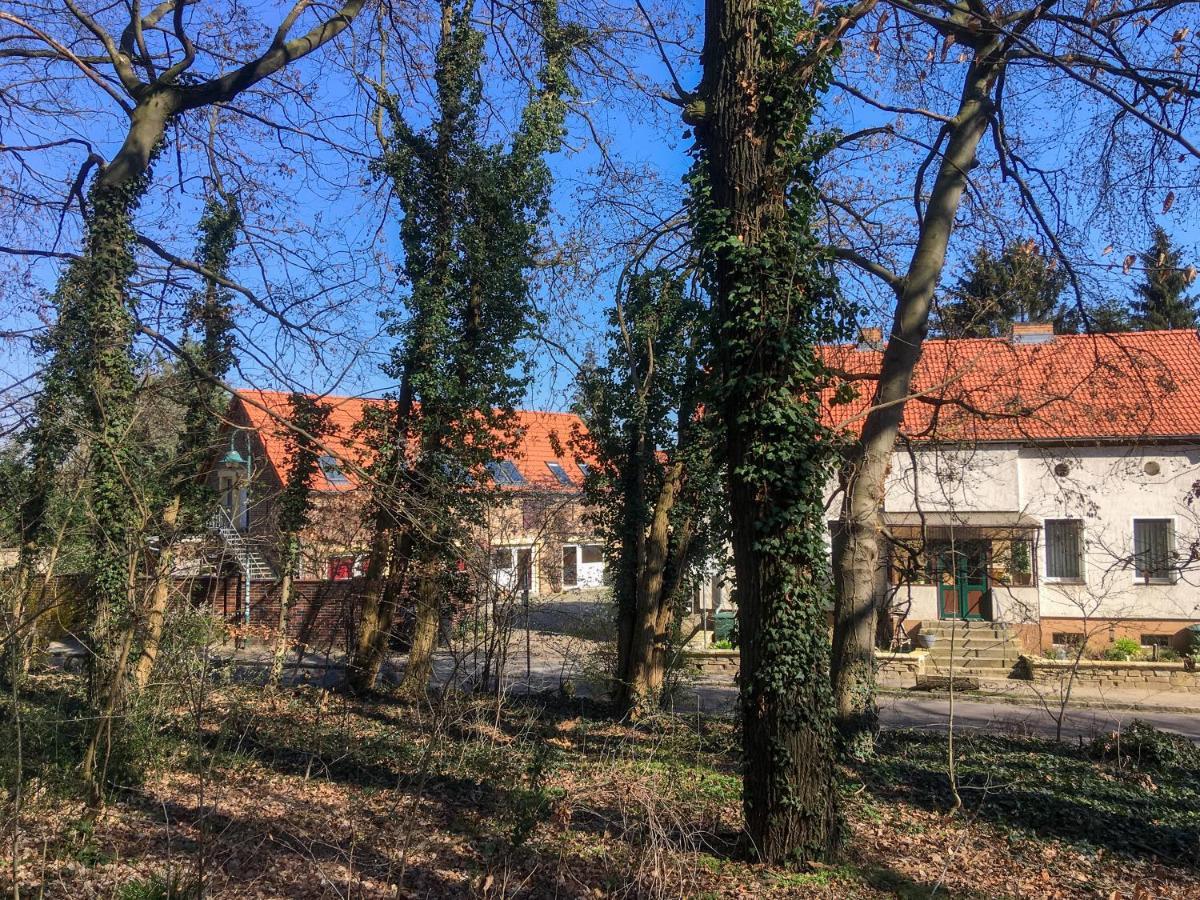 Отель Landhof Потсдам Экстерьер фото